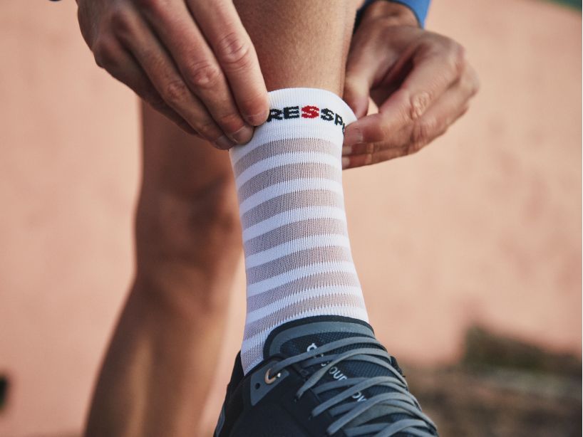 PRO RACING SOCKS V4.0 ULTRALIGHT RUN HIGH - WHITEALLOY